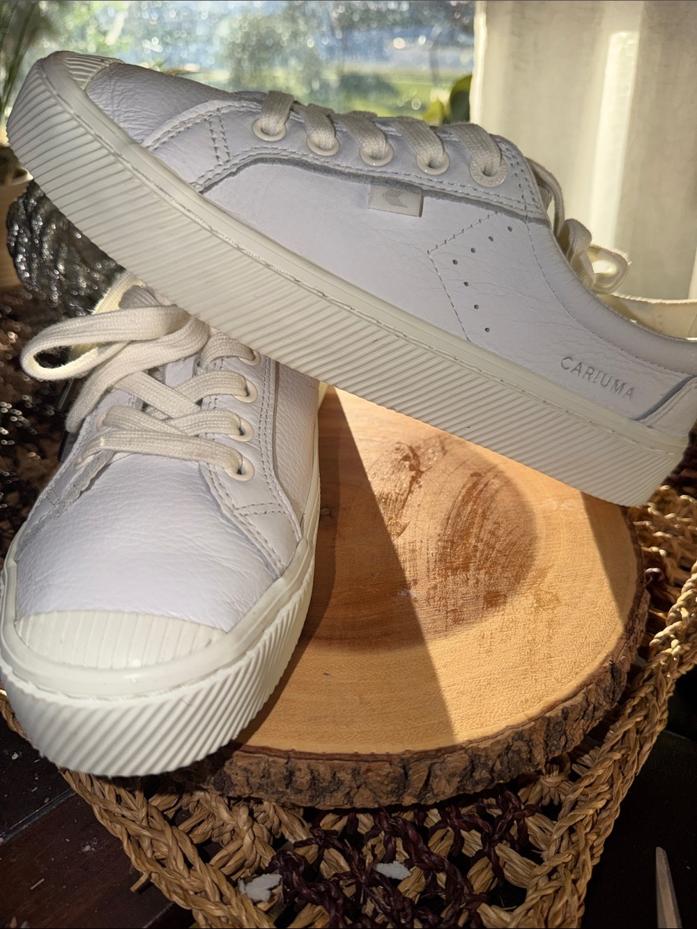 Cariuma OCA Low White Pebbled Leather Sneakers Women’s 7.5 Men’s 6 Like New